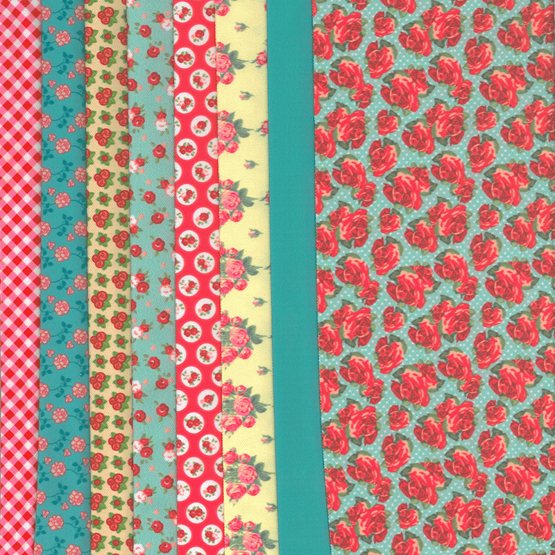Set de materiale hainute pentru papusi Couture Red Roses, Dress Your Doll