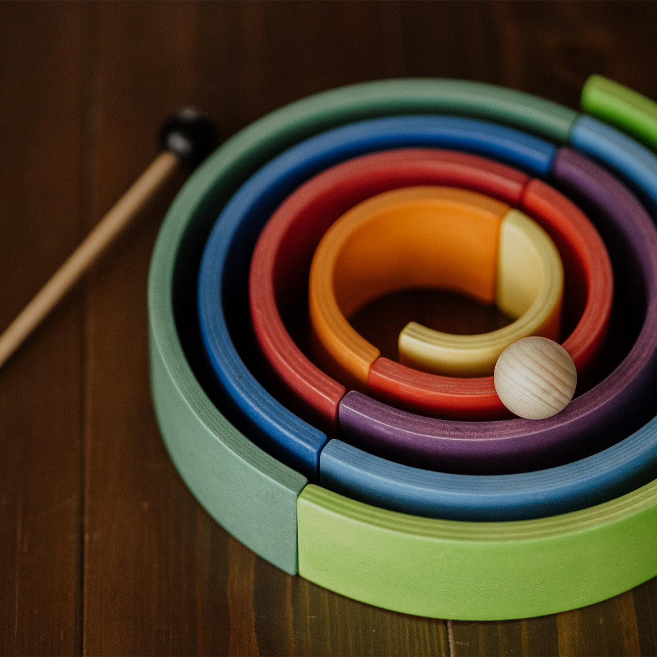 Curcubeu Montessori din lemn colorat, 9 piese @  leg&go