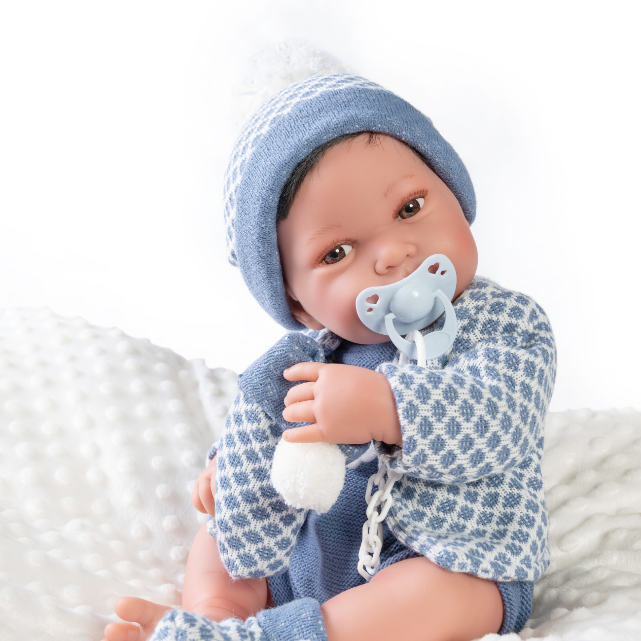 Papusa Baiat Bebe Realist Pipo Cu Salteluta Pufoasa, Corp Anatomic Corect, Alb-Albastru, Antonio Juan