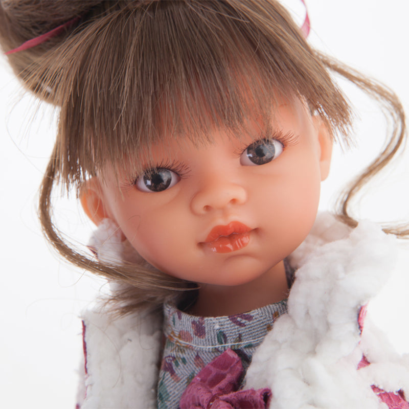 Papusa fetita Emily cu coc si jacheta, 33 cm, Antonio Juan