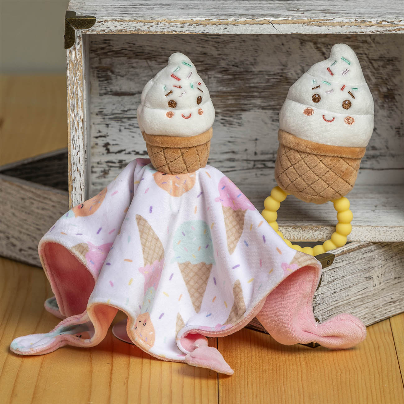 Jucarie plus doudou, Inghetata Soothie, 25x25 cm, +0 luni,  Mary Meyer