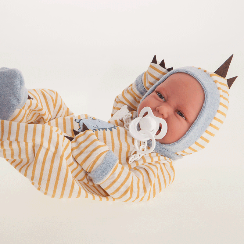 Papusa baietel Bebelus nou nascut, Carlo cu pijama dinozaur, 42 cm, Antonio Juan