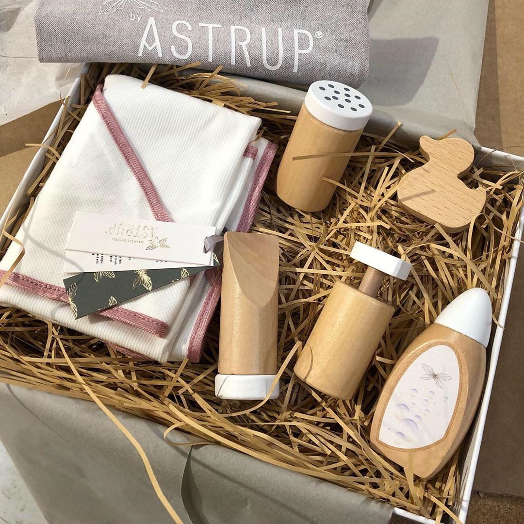 Set ingrijire igienica papusi, 7 piese inclusiv un saculet, +10 luni, byAstrup - Manute Creative