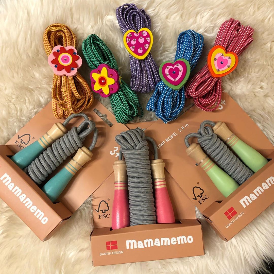 Coarda sarit cu manere din lemn FSC, 3+ rosu pal, MAMAMEMO