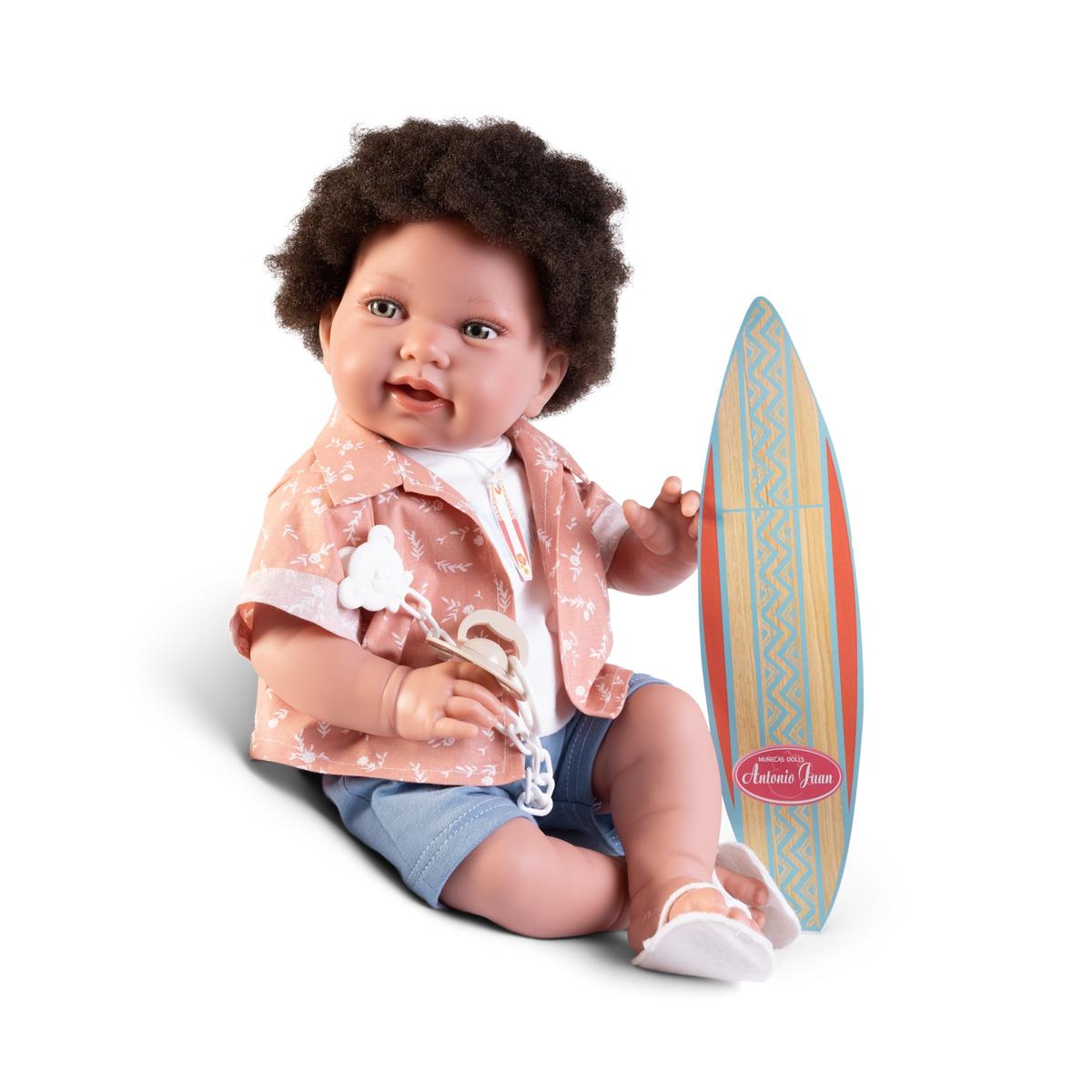 Papusa Bebe Baietel Pipo Surfer, Corp din Tesatura si Membre Articulate, 42 cm, +3 ani, Antonio Juan