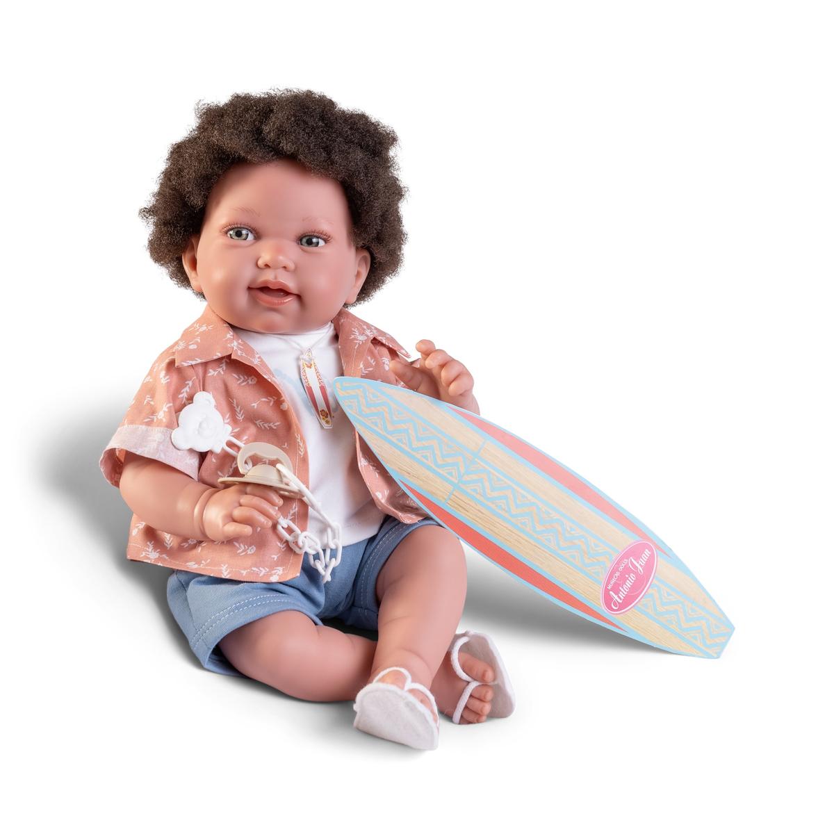 Papusa Bebe Baietel Pipo Surfer, Corp din Tesatura si Membre Articulate, 42 cm, +3 ani, Antonio Juan