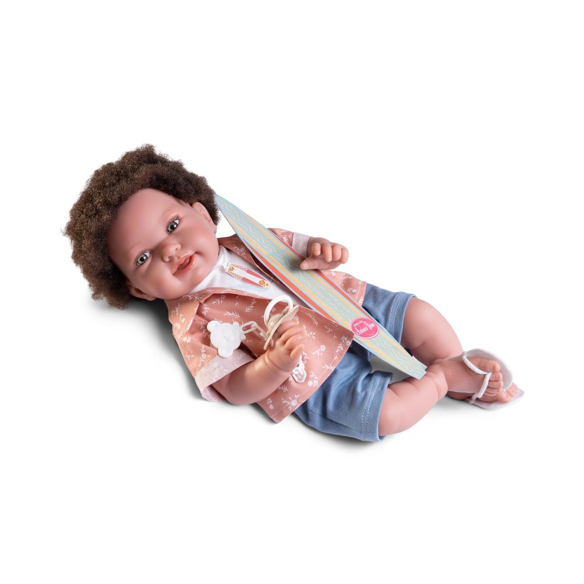 Papusa Bebe Baietel Pipo Surfer, Corp din Tesatura si Membre Articulate, 42 cm, +3 ani, Antonio Juan