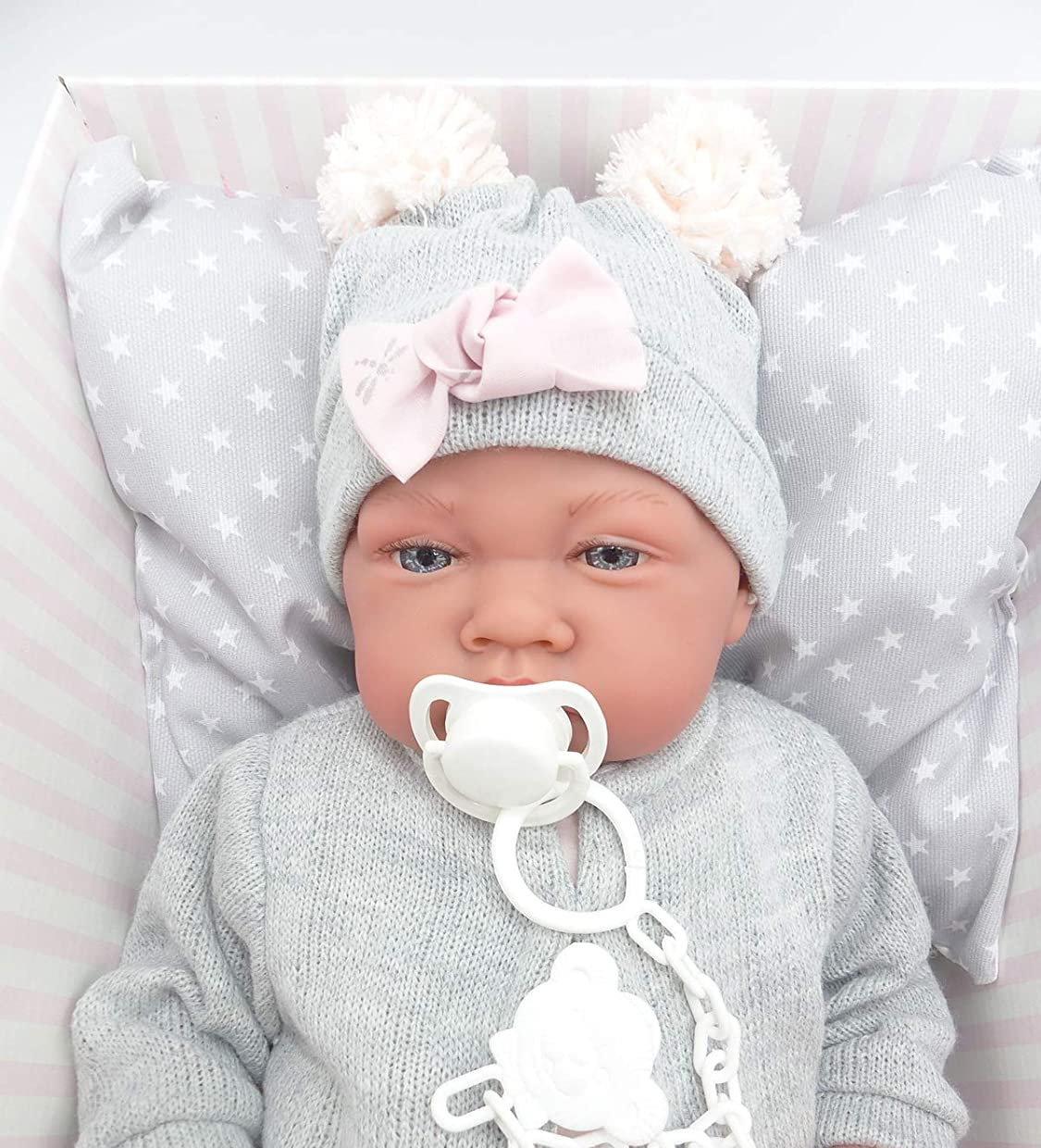 Papusa bebe realist Nacida Reborn cu pernuta, cu articulatii, gri, Antonio Juan - Manute Creative
