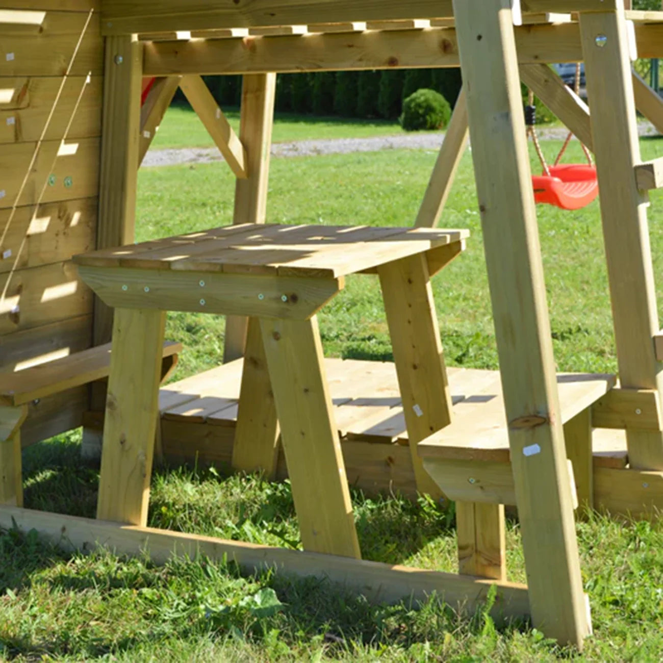 Turn de joaca cu 2 platforme, panou de catarare, 2 tobogane, leagan, masuta de picnic cu bancute si lada de nisip, +3ani, Wendi Toys