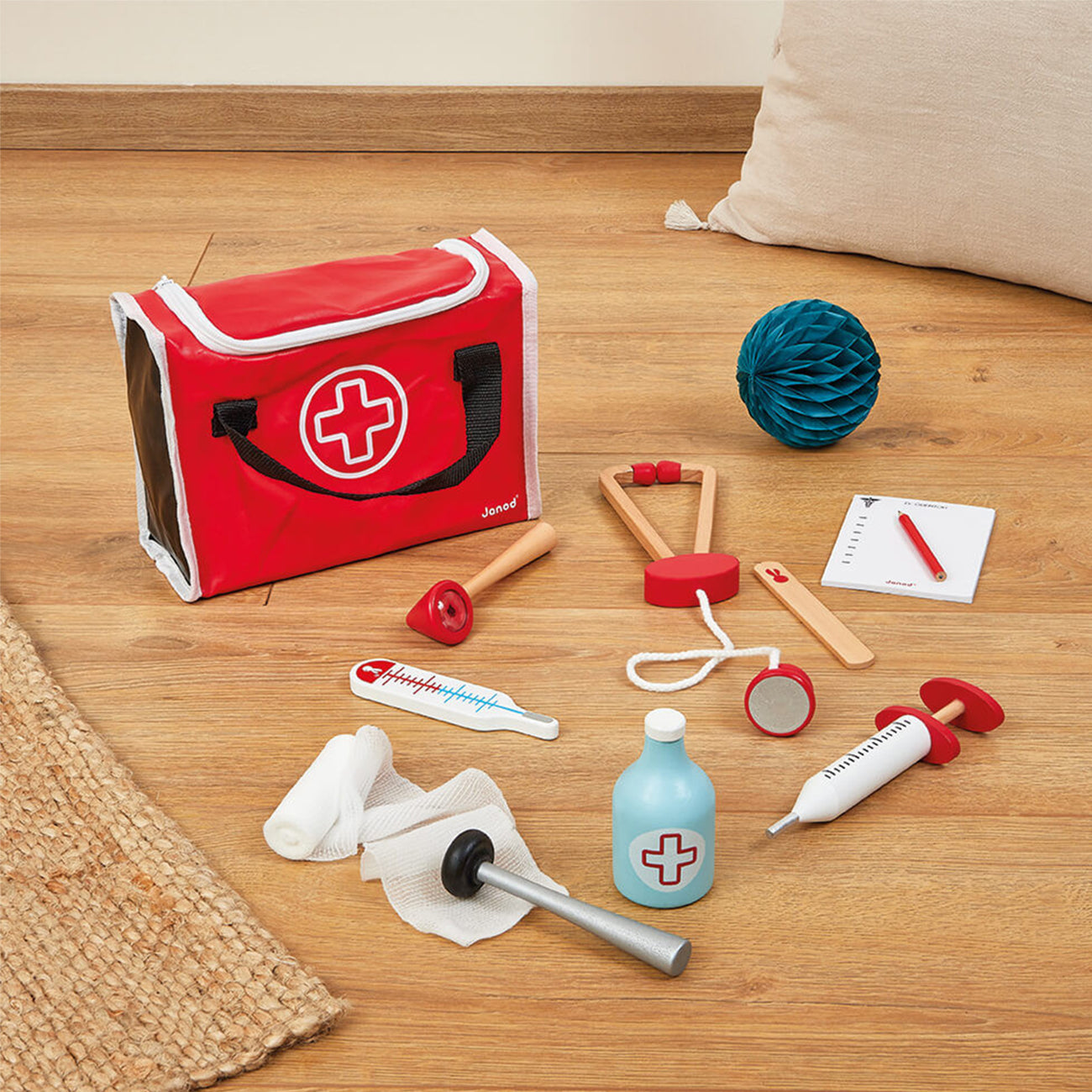 Trusa de doctor, din lemn, 10 accesorii, +3 ani, Janod