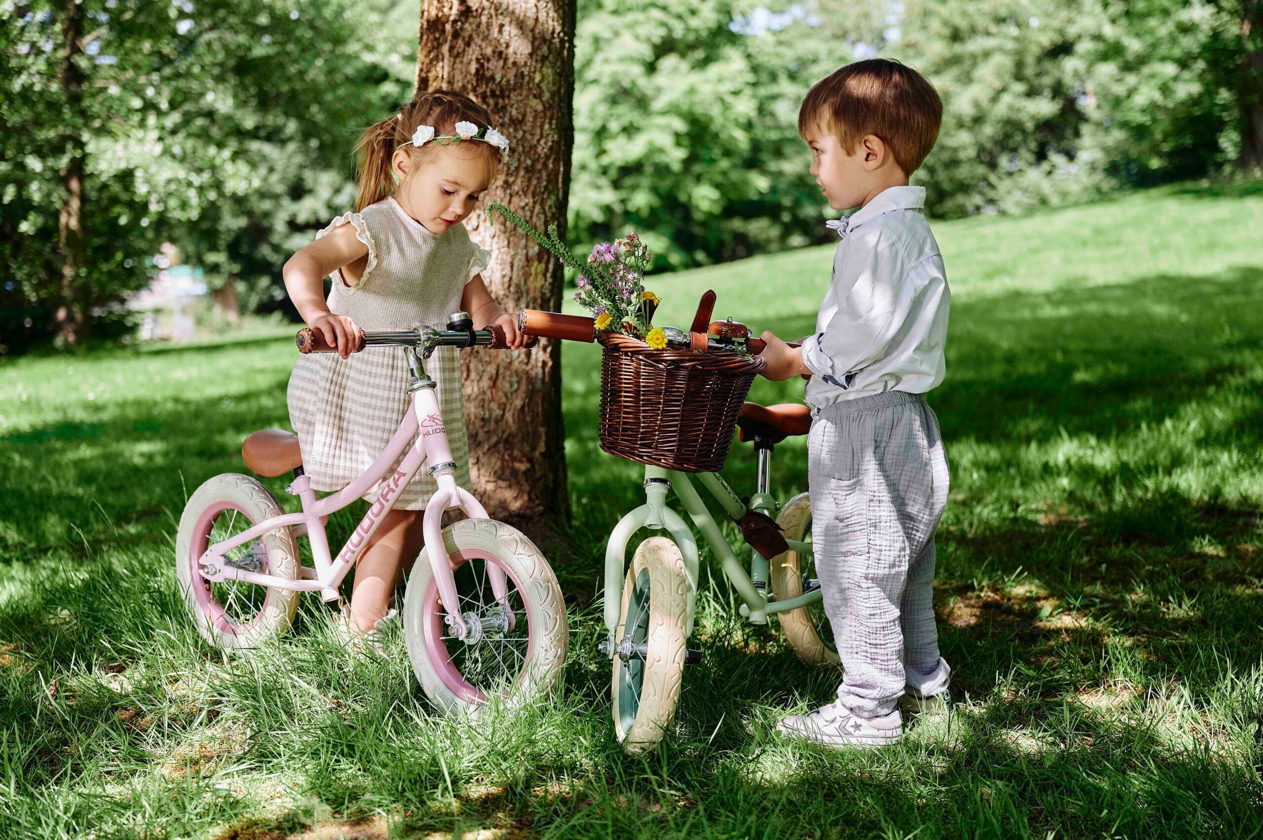 Bicicletă De Echilibru Retro Verde Cu Cos, Buzunar Si Claxon Vintage, Hudora