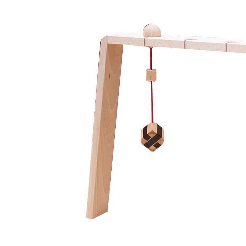 Jucarie din lemn corp geometric prisma-frunza, natur-negru, pentru carusel / centru de activitati, Mobbli - Manute Creative