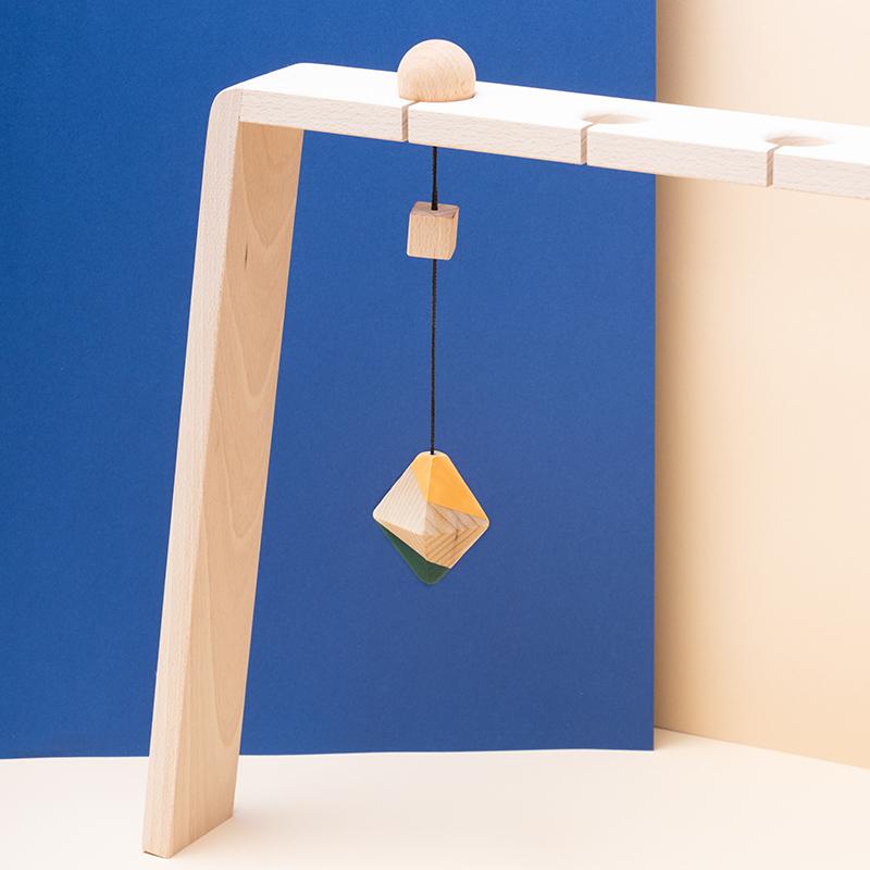 Jucarie din lemn corp geometric octaedru, colorat, pentru carusel / centru de activitati, Mobbli - Manute Creative