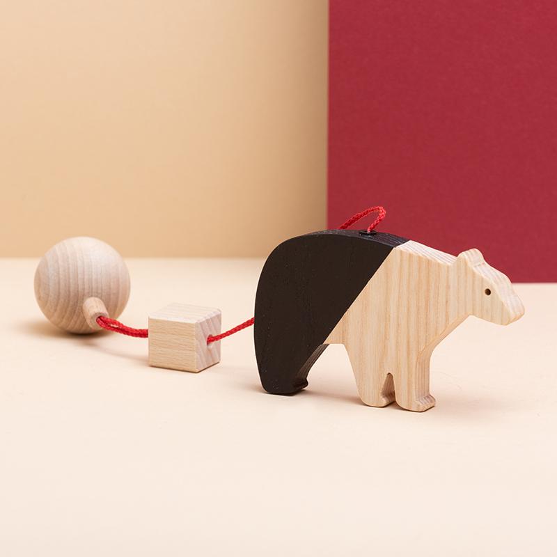 Jucarie din lemn urs polar, natur-negru, pentru carusel / centru de activitati, Mobbli - Manute Creative