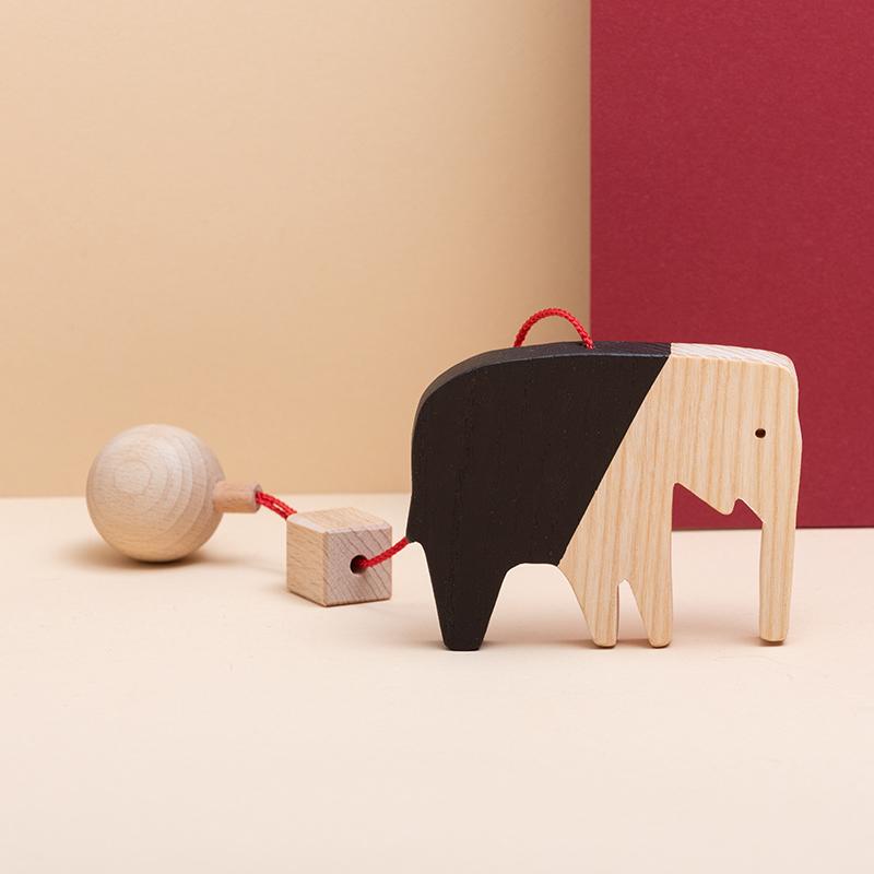 Jucarie din lemn elefant, natur-negru, pentru carusel / centru de activitati, Mobbli - Manute Creative