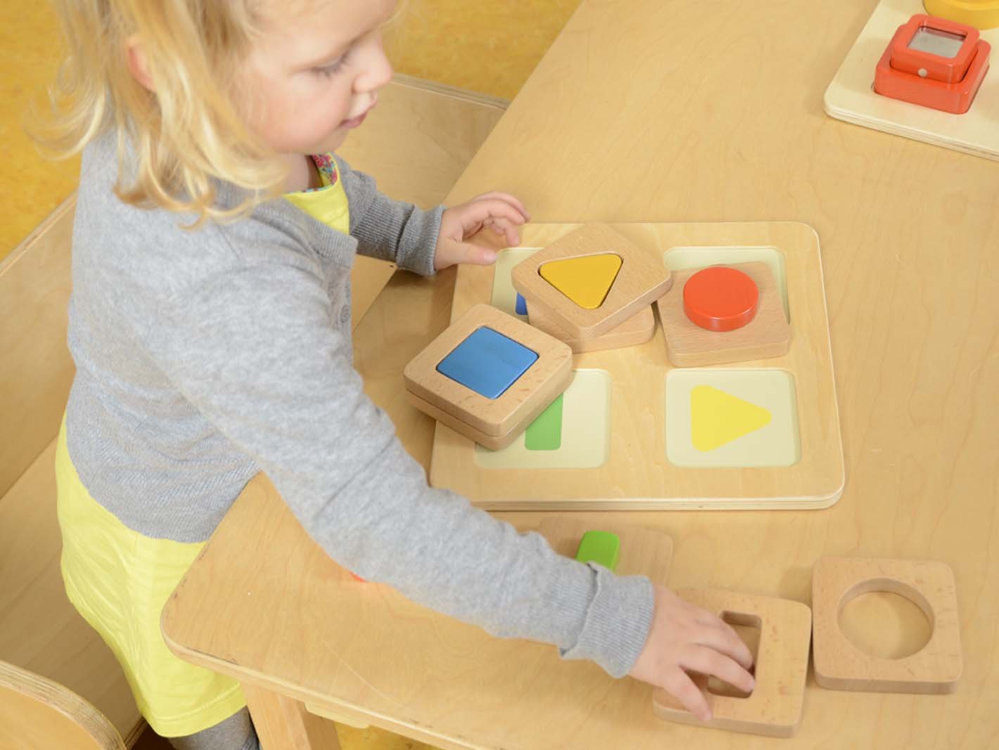 Puzzle sortator forme geometrice, din lemn, +2 ani, Masterkidz