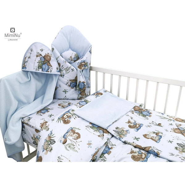 Set pentru bebelusi, 6+1 piese, Cu paturica de infasat, Prosop, Paturica, Cearceaf 120x60 cm, Fata de perna, Husa pilota, Jucarie textila senzoriala, Din bumbac certificat Oeko Tex Standard 100, 135x100 cm, Design, Let\'s Go Blue, MimiNu
