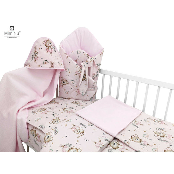 Set pentru bebelusi, 6+1 piese, Cu paturica de infasat, Prosop, Paturica, Cearceaf 120x60 cm, Fata de perna, Husa pilota, Jucarie textila senzoriala, Din bumbac certificat Oeko Tex Standard 100, 135x100 cm, Design, Little Ballerina Pink, MimiNu