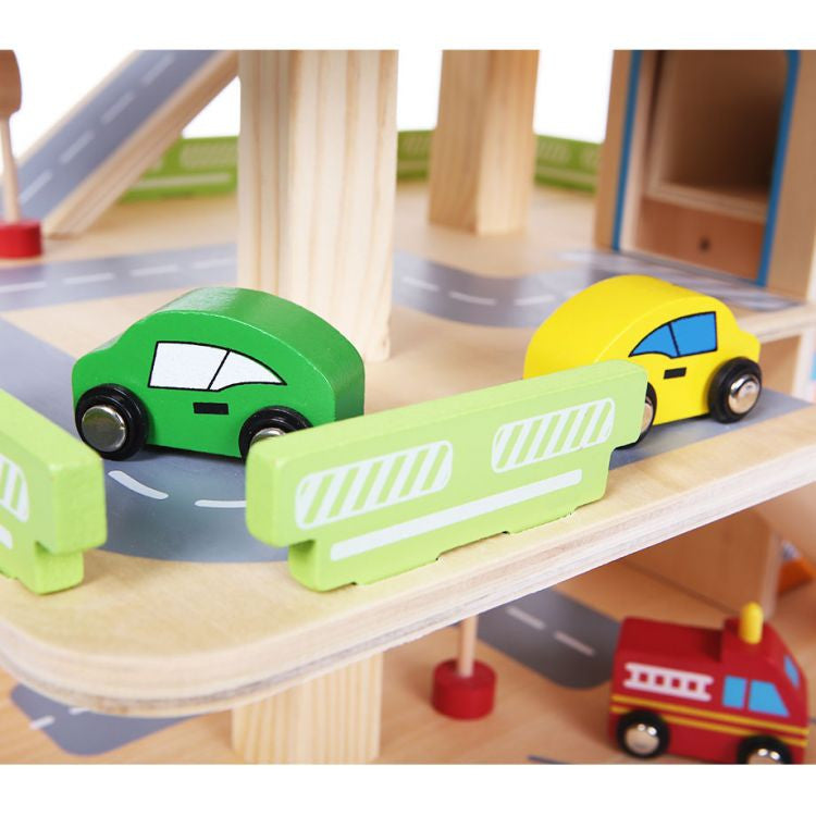 Parcare din Lemn, cu 3 Etaje, Garaj cu Lift, 4 Masinute si Indicatoare Rutiere, Ecotoys