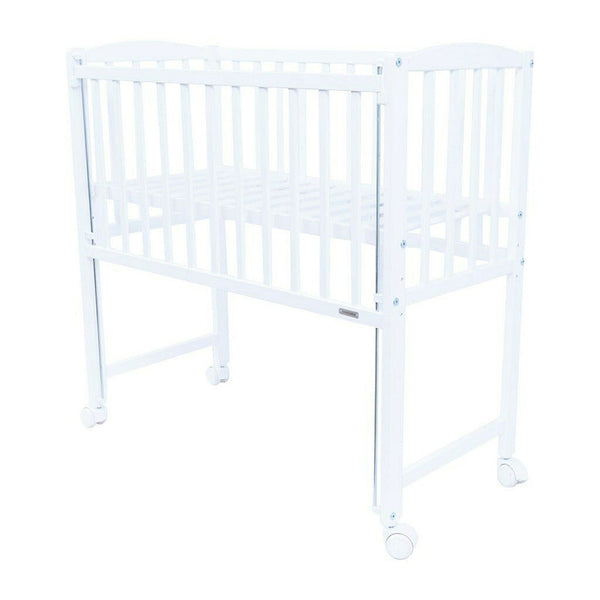 Patut din lemn certificat FSC cu laterala culisanta, Cu roti, 90x40 cm, Mateo, Conform cu standardele de siguranta EN 716-1:2008, EN 716-2:2008, White, New Baby