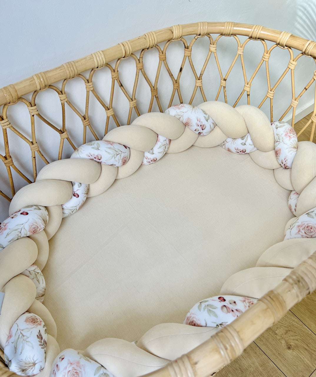 Protectie impletita pentru patut copii, din bumbac catifelat, Velvet Almond Flowers, 340 cm, Full 120 x 60 cm, Sparrow