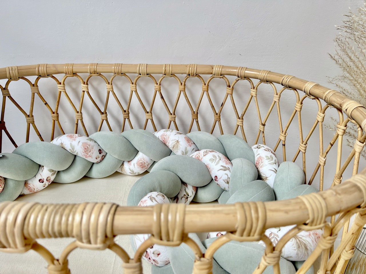 Protectie impletita pentru patut copii, din bumbac catifelat, Velvet Eucalipt Flowers, 340 cm, Full 120 x 60 cm, Sparrow