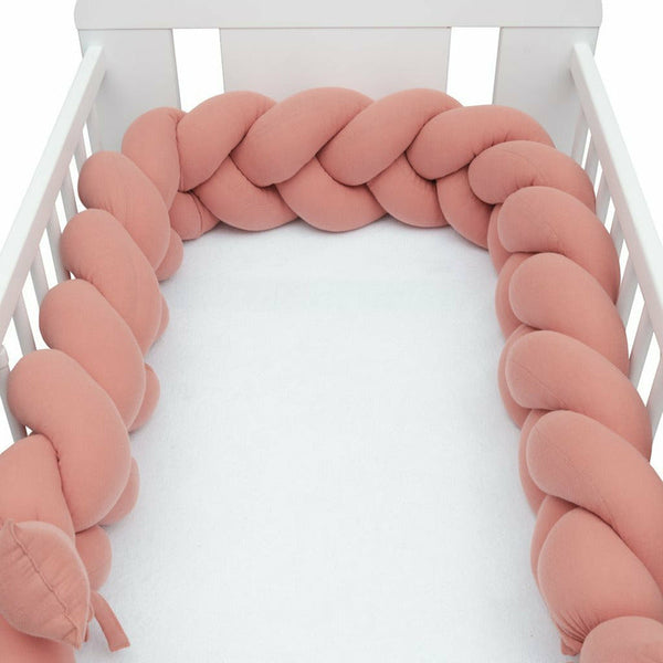 Protectie laterala pentru patut, Tip Bumper impletit, Din muselina, Din materiale certificate Oeko Tex Standard 100, Lungime 225 cm, Pink, New Baby