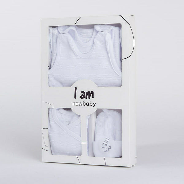Set 4 piese: bluza, body cu maneca lunga, salopeta fara maneci, caciulita, Marime 56, Din bumbac 100%, I am white, New Baby