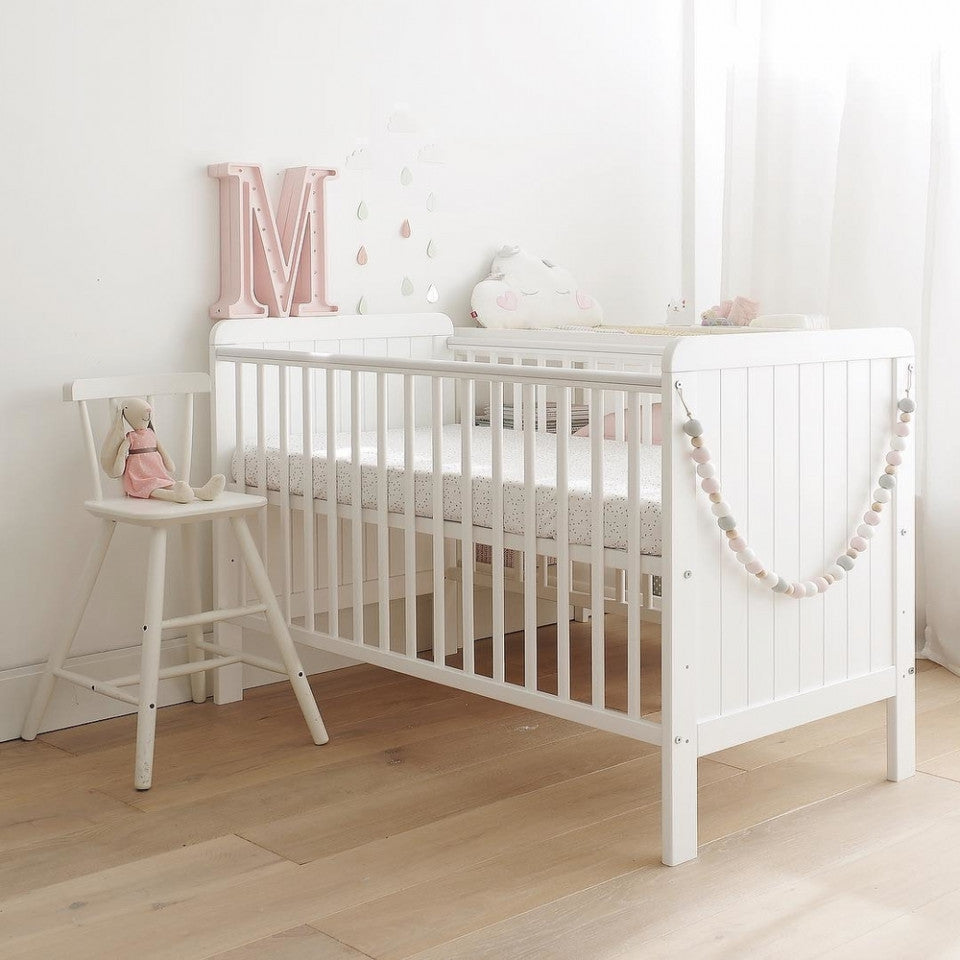 Set - Patut Bebe, 120x60 cm, din Lemn Masiv , Country Alb, Saltea copii MyKids Cocos Confort II 120x60x10 cm, Woodies Safe Dreams