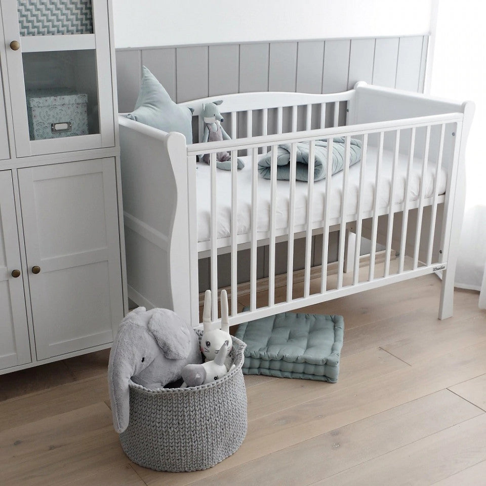 Set - Patut Bebe, 120x60 cm, Lemn Masiv, Noble Alb + Saltea Cocos Confort II 10 cm, Woodies Safe Dreams