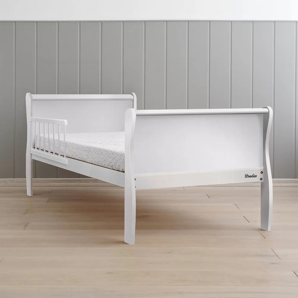 Set Patut pentru copii, din lemn masiv de Pin, 140 x 70 cm, protectii laterale incluse, Woodies Safe Dreams, Noble, Todler, Alb cu Saltea pentru patut copii, Mykids, Cocos, Confort II, 140 x 70 x 10 cm
