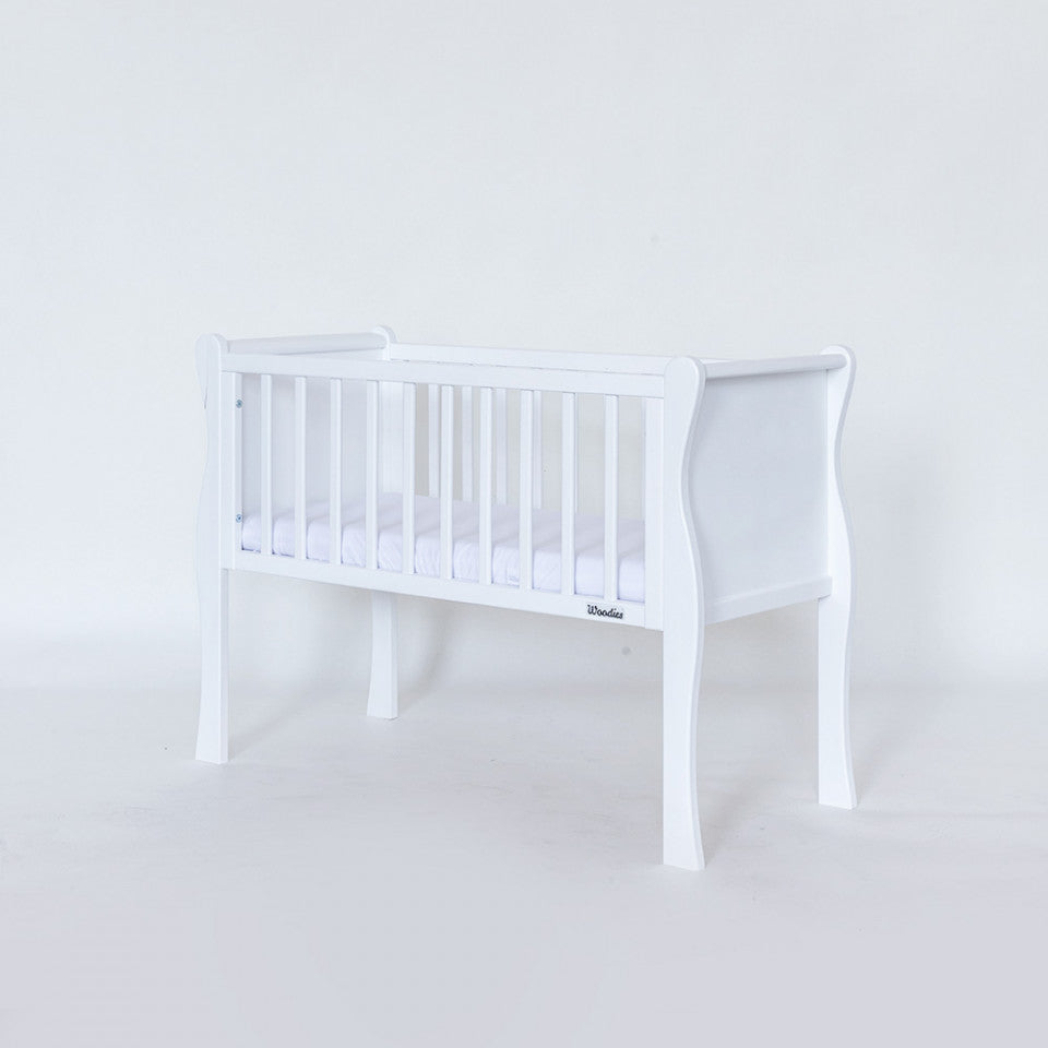 Set Patut suplimentar pentru copii, 90 x 40 cm, din lemn de pin, laterale MDF, Woodies Safe Dreams, Noble Crib, Alb + Saltea pentru patut copii, husa cu fermoar, detasabila, Mykids, Cocos, Confort II, 90 x 40 x 8 cm