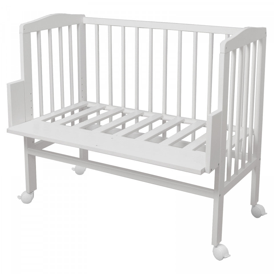 Set Patut Bedside 2in1 Alb, 90 cm x 55 cm, laterala detasabila, co-sleeping, cu Saltea + Aparatoare alba cu stelute gri, Waldin