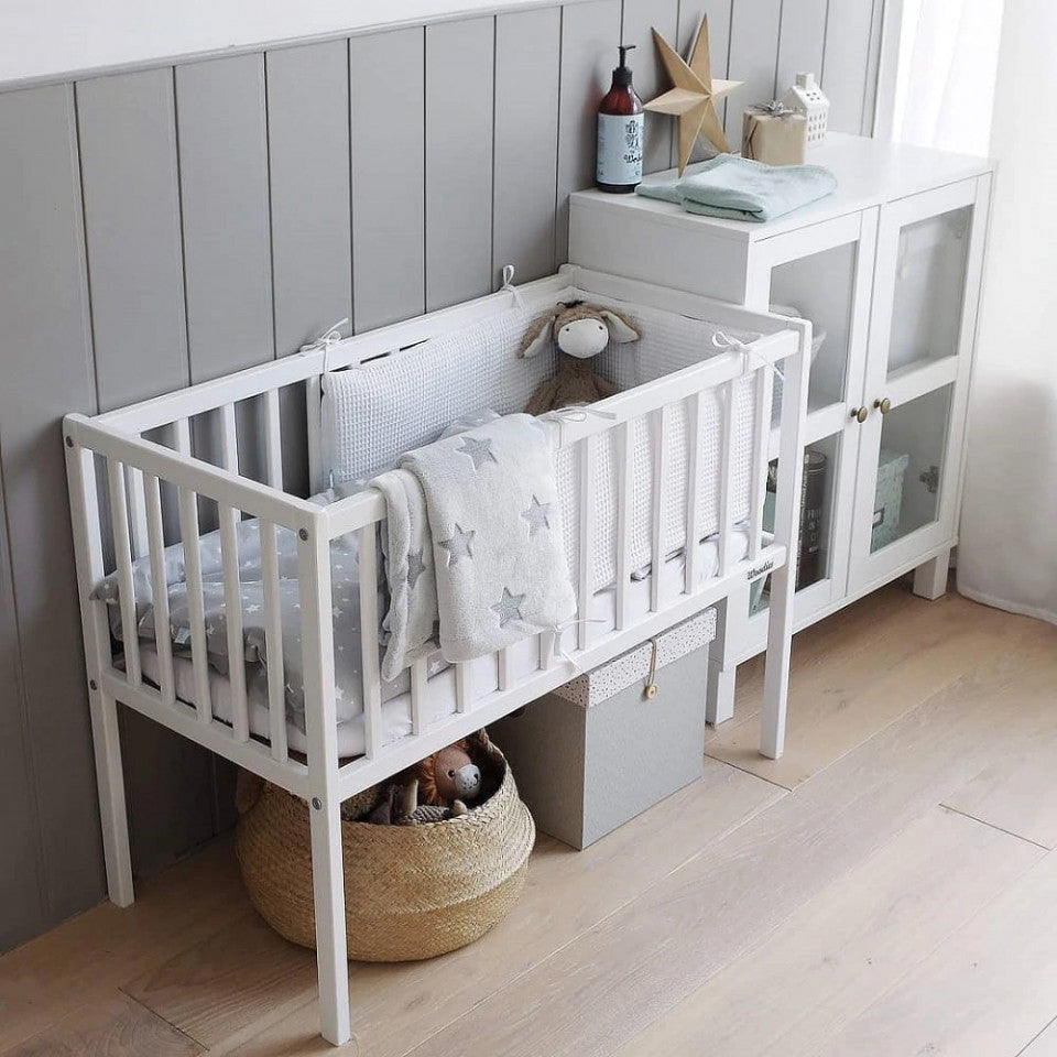 Patut Mic Bebe, 90x40 cm, din Lemn Masiv Alb, Dream Crib, Woodies Safe Dreams