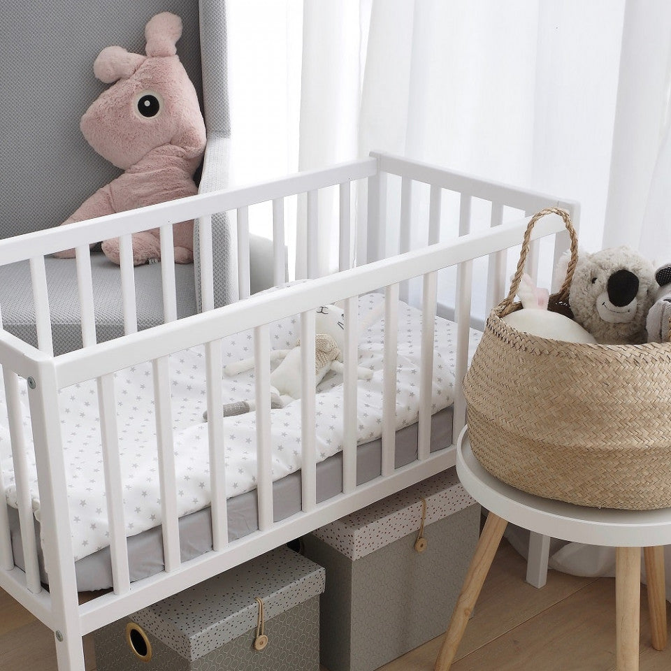 Patut Mic Bebe, 90x40 cm, din Lemn Masiv Alb, Dream Crib, Woodies Safe Dreams