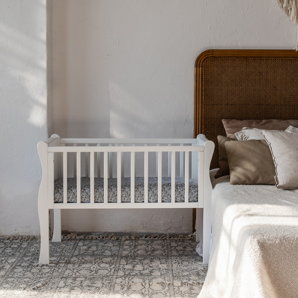 Noble Crib - Patut Mic 90 x 40 cm Alb, Din Lemn Masiv, Woodies Safe Dreams