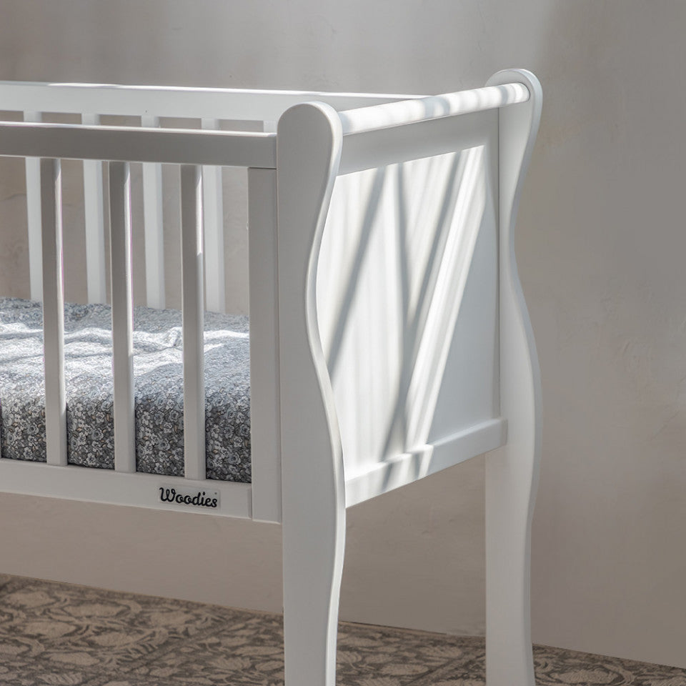Noble Crib - Patut Mic 90 x 40 cm Alb, Din Lemn Masiv, Woodies Safe Dreams